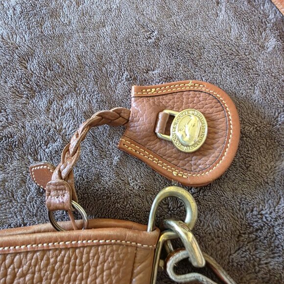 Dooney & Bourke AWL Large Crescent Sac Peanut Tan USA Vintage Brass Saddle Hobo - Picture 8 of 16